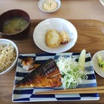 魚市場もったいない食堂 - 幻の鯖焼定食。付け合せはさつまいもの天ぷら。