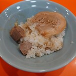 gansonyu-tantammenhomponyu-misoya - セットのミニチャーシュー丼にラーメンの角切りチャーシュー追加
                        チャーシューはデフォルトで２枚です