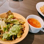 youmembarupasutaba - セットのサラダとスープ