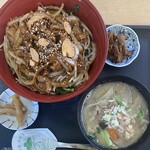 お食事処 駄猫の聖地 - 料理写真:豚スタミナ丼、豚汁