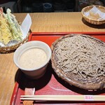 唐変木 - 料理写真:粗挽き蕎麦（くるみダレ）、天ぷら盛り合わせ