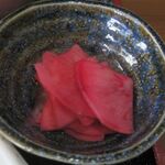 となりの食堂 - 赤カブ浅漬け？