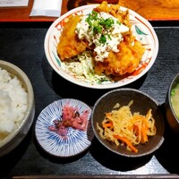 和えに - 自家製タルタルのチキン南蛮御膳 900円、ご飯大盛り無料、蟹のはみ出たお味噌汁にチェンジ 350円