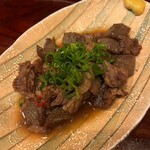 大皿惣菜 まぁる - 牛すじ肉とピリ辛こんにゃく