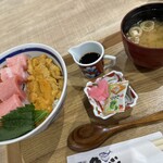 海鮮丼 角島 魚心 - 料理写真:究極の極上丼