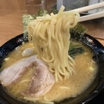 三ノ宮商店 - 豚骨醤油ラーメン（麺リフト）