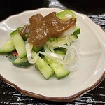 じゃじゃ麺と酒の肴 喜作 - 千切り胡瓜と白髪葱に盛岡じゃじゃ麺用の肉味噌