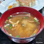 じゃじゃ麺と酒の肴 喜作 - 切り板麩入りの味噌汁