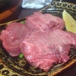 Yakiniku Karubiyawasshoi - 厚切り牛タン