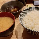 天ぷらとワイン大塩 - 味噌汁、ごはん、漬物