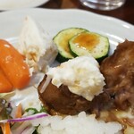 キッチン ブルー グローブ - ポテサラを乗せます