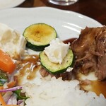 キッチン ブルー グローブ - ズッキーニとポテサラ