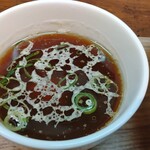 Chuuka Soba Nika - 蜆昆布水つけ麵の醤油つけ汁。