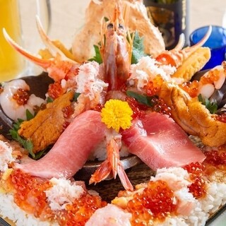 A restaurant that is popular for its hearty Seafood Bowl, which is typical of a store directly managed by a Toyosu tuna wholesaler.