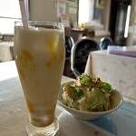 インド・ネパールレストラン&バー サグン - プラス100円でマンゴーラッシーに変更可能