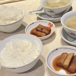 中国飯店 - 特選ランチのセット(スープ・ご飯・大根漬け物・デザート杏仁豆腐)