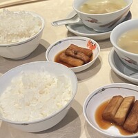 中国飯店 三田店 - 特選ランチのセット(スープ・ご飯・大根漬け物・デザート杏仁豆腐)