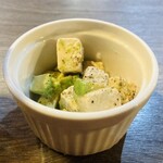 大塚バル LOCAL - アボカドクリームチーズ。