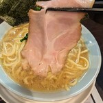 Menya Bippu - のりラーメン(大盛)¥930　大判レアチャーシュー1枚乗ってます