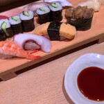 Sushi Uogashi Nihonichi - こちらはスタンド式ではなく　椅子に腰掛けて頂けました