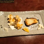 りょうりや 御旅屋 - さわらの柚香焼　真珠貝とむかごのかき揚げ