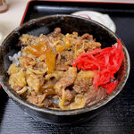 中華料理ひろし - 牛丼はハーフサイズだけど、牛肉自体はたっぷり♪　ヾ( ´ー｀)／