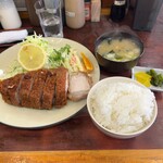 とんかつ赤城 - 特選ロースかつ定食