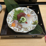 和食料理 和ごころ いなほ - お造り　本鮪から右青はたその下が蛸その左あいさき