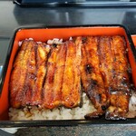 227644698 - 焼き目は香ばしく、身は箸で簡単に切れてしまうほどふっくらやわらかい。