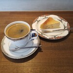 227644751 - ブレンドコーヒー（ビター）＋ 本日のチーズケーキ