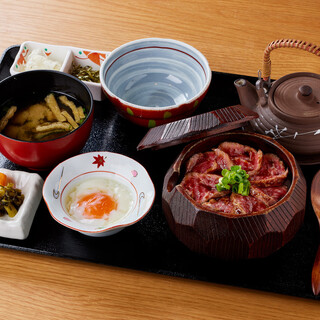 4 degrees delicious! “Niku Hitsumabushi” with aged skirt steak and Wagyu rib roast