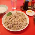 Hyakkirou - 朝鮮焼き定食のご飯半分。これに餃子2個と小皿に野菜炒めが付きます。