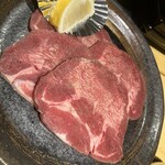 和牛が旨い個室焼肉 楽月 - タン塩