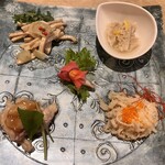 焼肉あきら漸 - 白センマイの真砂和え
      ミノの梅ニンニク和え
      ハツモトの青紫蘇和え
      ハチノスの青唐辛子煮