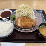 あじフライ神楽坂さくら - ハーブ三元豚ロースかつ定食935円