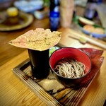 田舎料理おかりば - とろろ蕎麦。とろろが入った竹筒に木の葉を飾る［by pop_o］