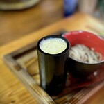 田舎料理おかりば - とろろ蕎麦。竹筒の木の葉を取ると［by pop_o］