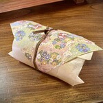 田舎料理おかりば - お土産で持って帰れるように最初から包まれています［by pop_o］
