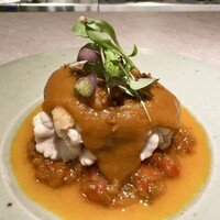 コングスト - 白子のプランチャ（鉄板焼き）ビスカイーナ・ソース チョリセロ（乾燥パプリカ）