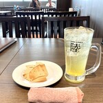 アティティ アジアンレストラン - マンゴーサワー300円とサービスのパパド