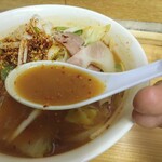 関取ラーメン 竜軒 - スープ
