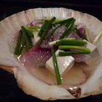 酒盃 - 鯛とジュンサイの貝焼　800円