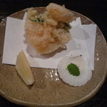 酒盃 - 季節の揚げ物（小海老と百合根のかき揚げ）