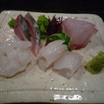 酒盃 - お造り（アジ、真鯛、水ダコ、イカ）　ワサビいい香り♪