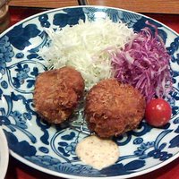 横浜 瀬里奈 浪漫茶屋 - 特製メンチカツ（アップ）