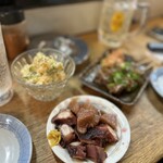 Awajiya Chokubaijo - タコの柔らか煮、ポテサラ、串カツ