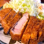 かつれつえん - ロースカツ　この薄紅色の切り口にゾッコンです