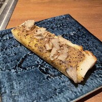 くずし鉄板 あばぐら 神田店 - 黒トリュフ乗せバタートースト