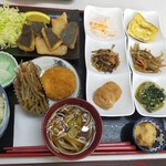 Washokudokoro Ofukurotei - 今月の限定定食（カレイの唐揚げ）