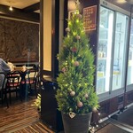 欧風カレー ボンディ - クリスマスシーズンなのでツリーが(｡ >艸<)